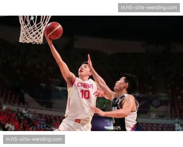 中国男篮防守沟通协调问题 换防交代不清导致漏人失分